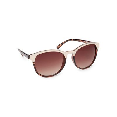 Light brown metal rim round sunglasses